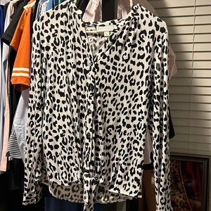 Ladies Dana Buchman long sleeve button front leopard print shirt, New Medium